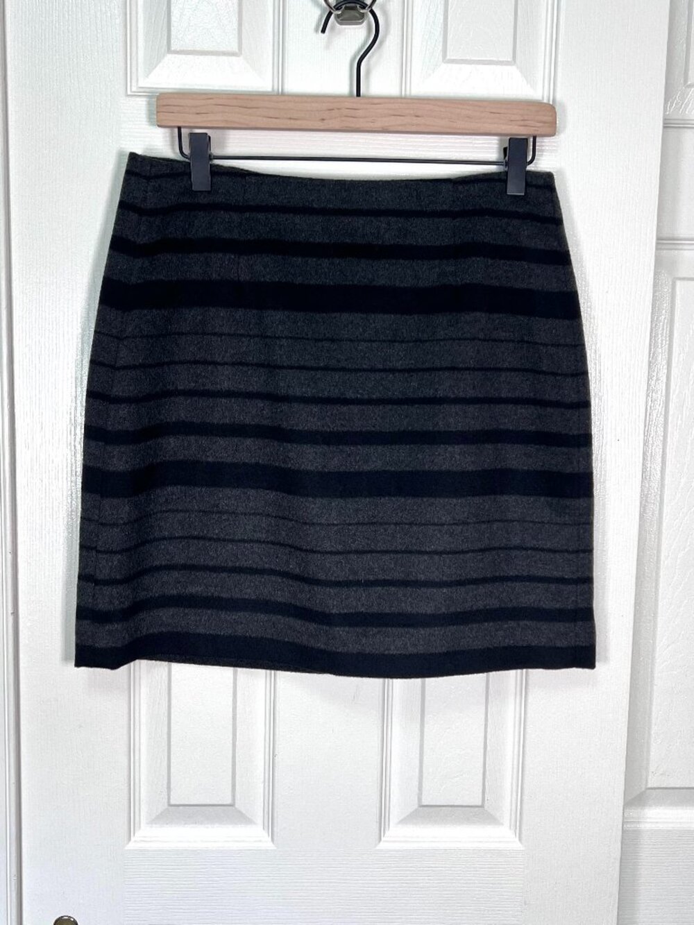 Banana Republic Wool Blend Mini Skirt Black and Grey Striped Size 8 NWT
